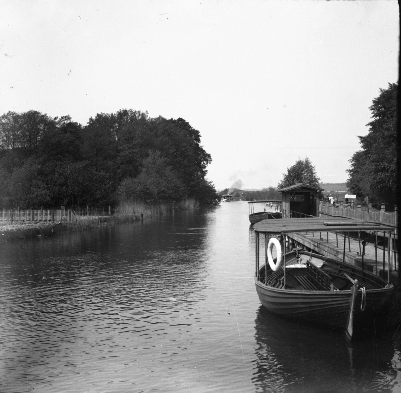 90.122 Bådfarten ved Frederiksdal.