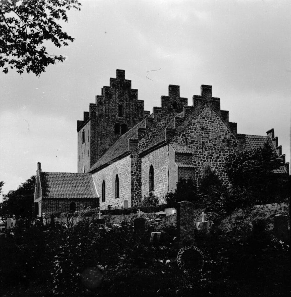 90.138 Højby kirke.