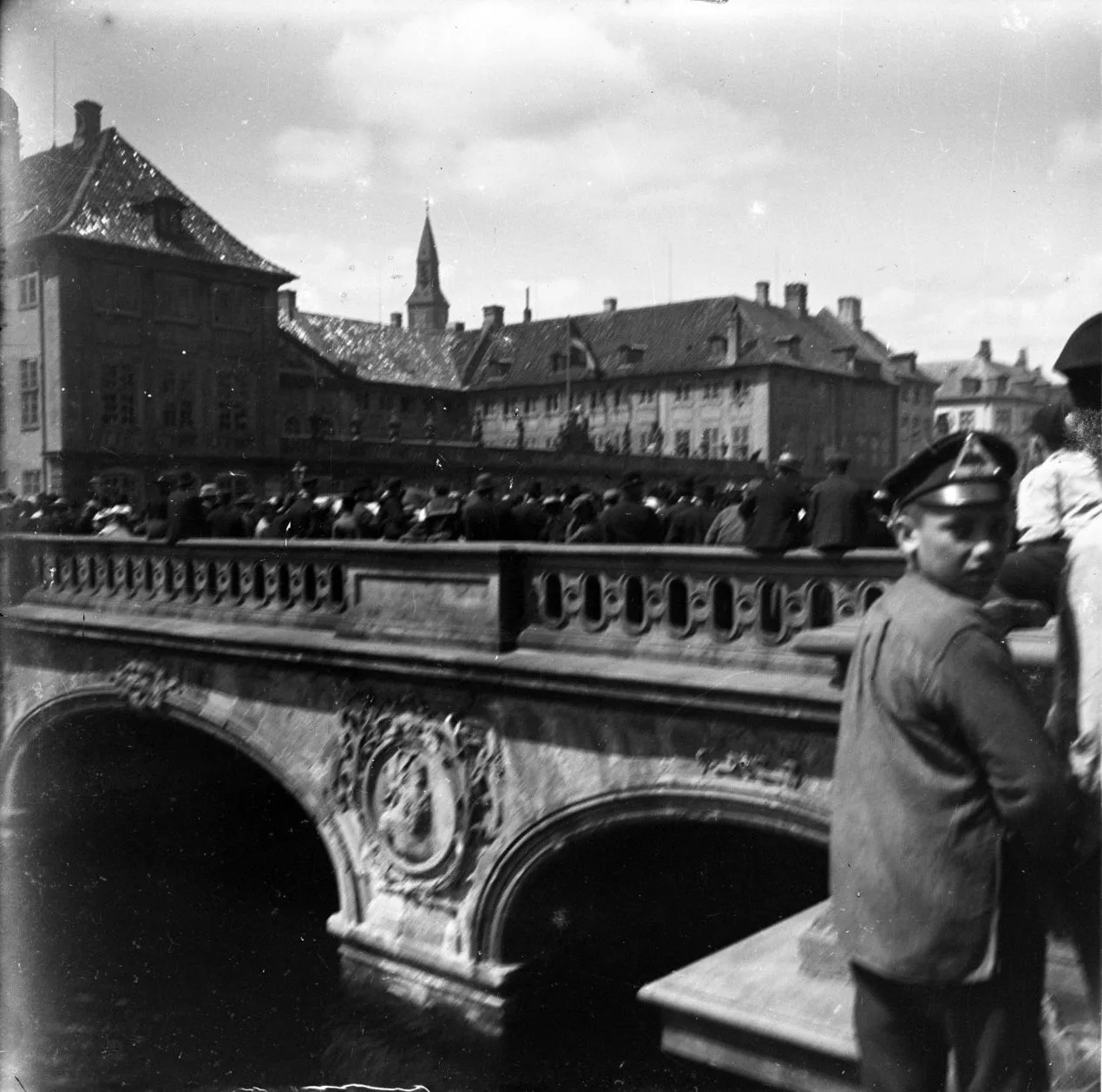 90.31 90.31 Frederiksholms kanal, Marmorbroen mod Prinsens palæ (Nationalmuseet)