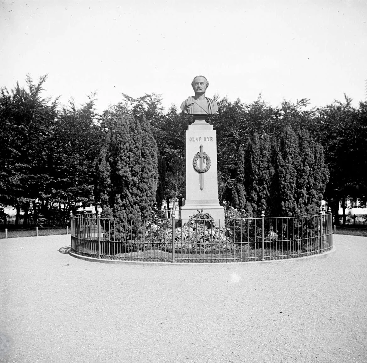 90.45 90.45 Monument over Olaf Rye, Ryes Plads, Fredericia.