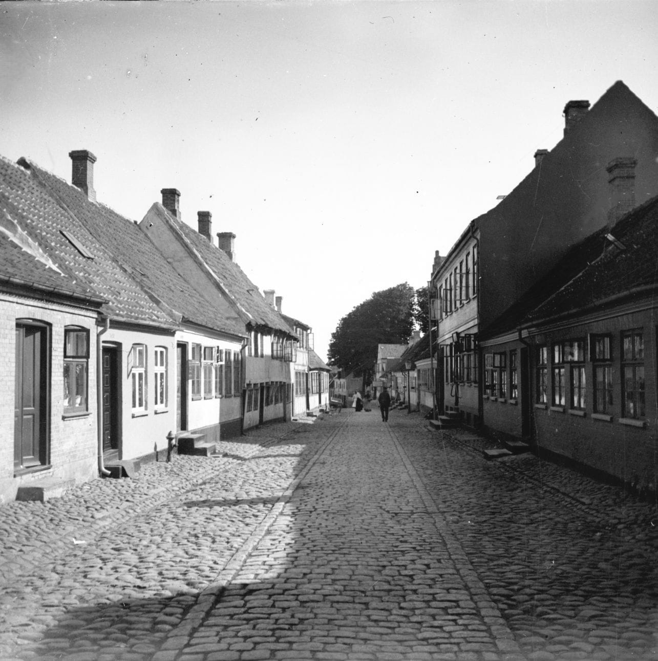 90.70 Smedegade - set ned mod kirken. Middelfart.