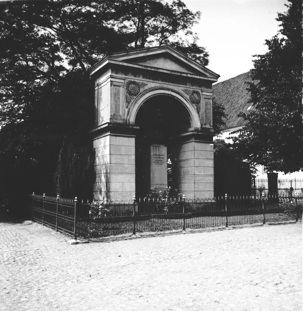 90.71 90.71 Buste af general Bülow med triumfbue, sejrherre i Fredericiaslaget 6. juli 1849.