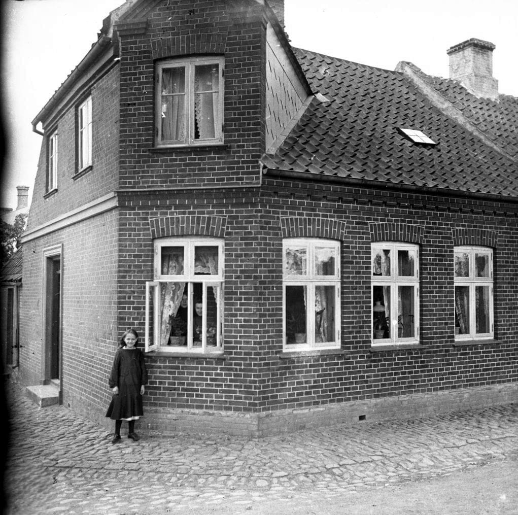 90.83 Buggesgade 21, hjørnet af Kongebrovej, Middelfart.