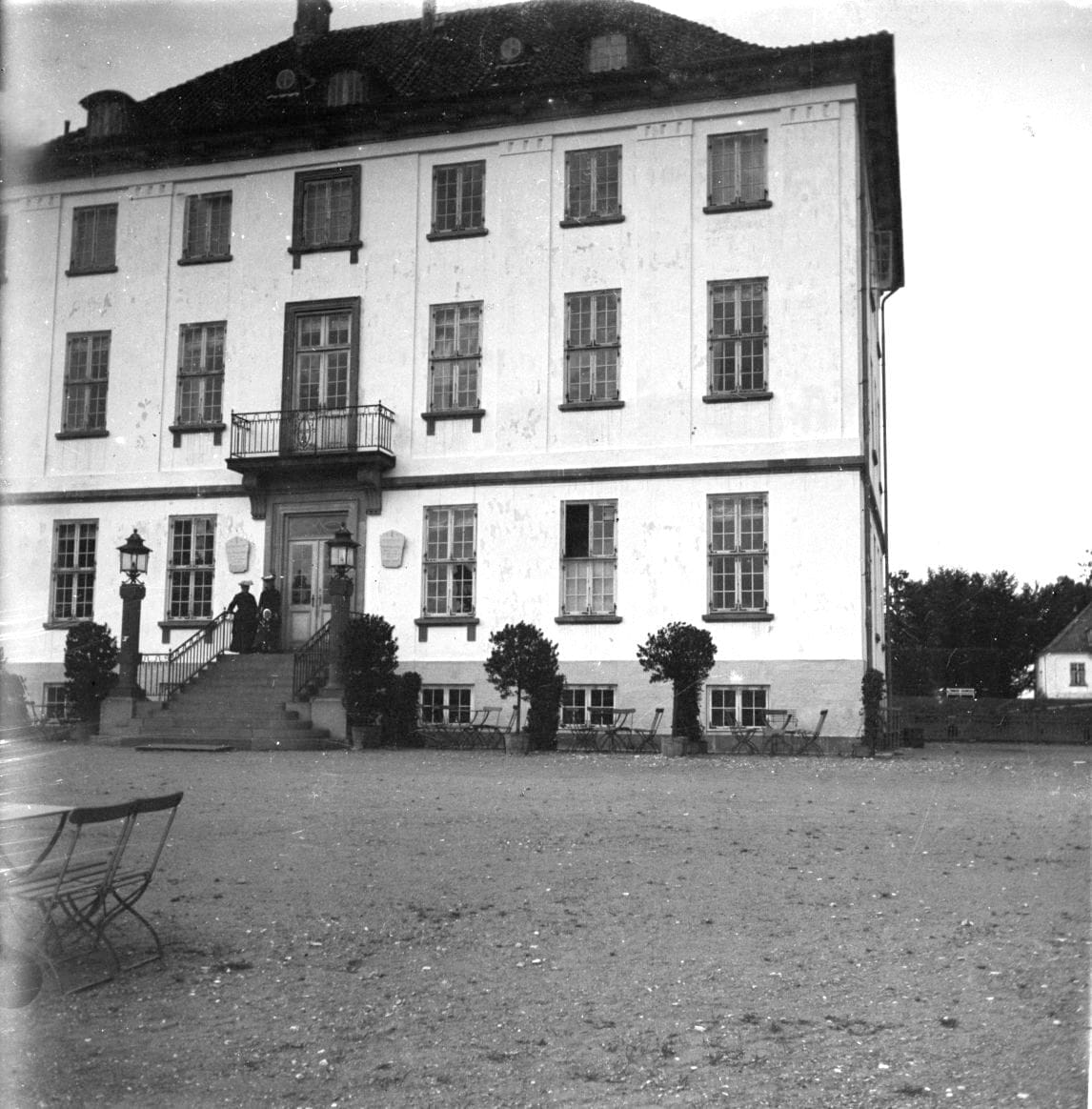 90.92 Søllerød, Næsseslottet opført 1783 ved Furesø.