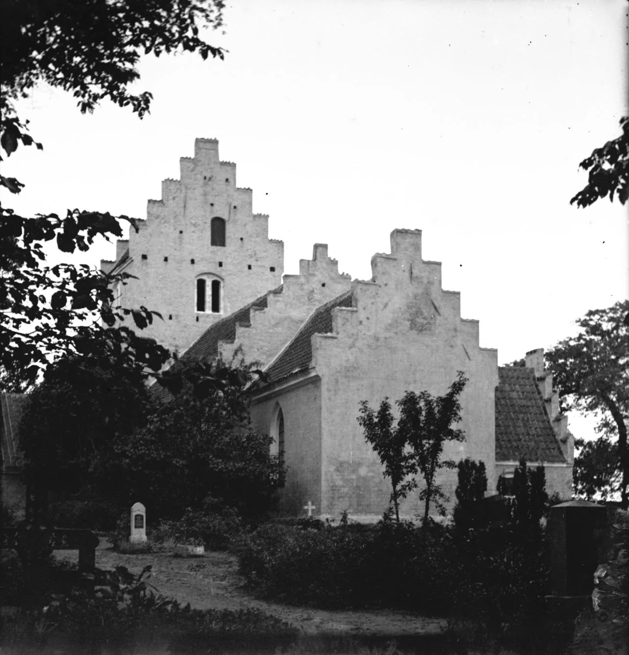 90.164 Overby kirke. Sj. Odde