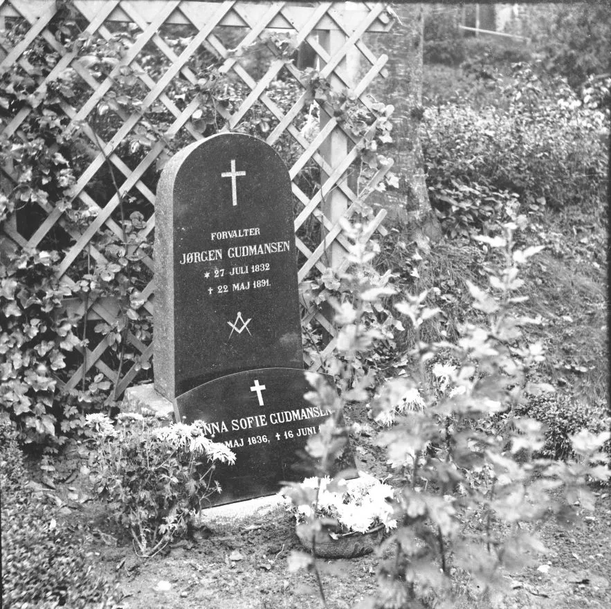 90.182 Lyngby kirkegård. Ingeborg Alstrups forældre.