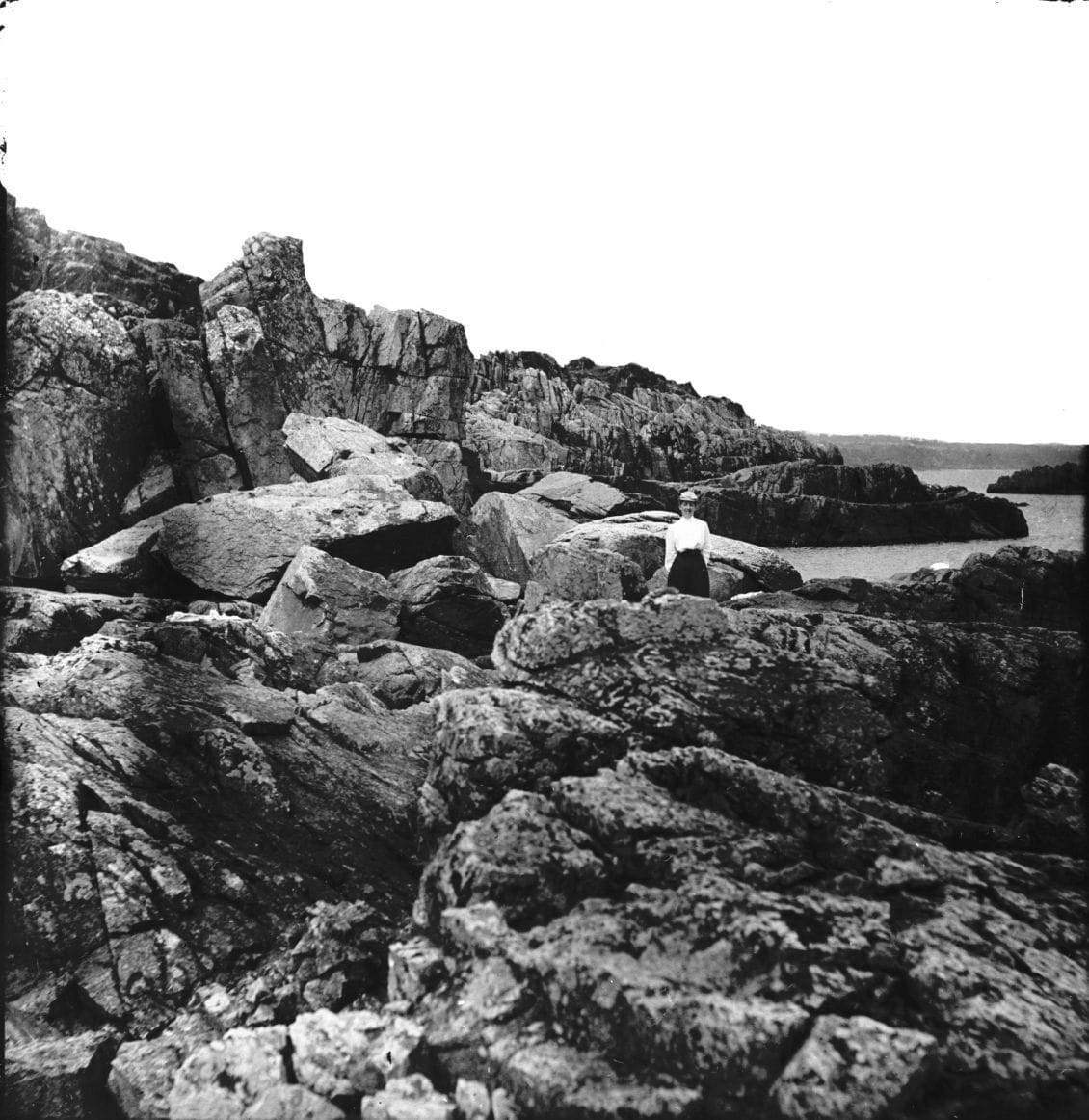 90.228 Klipperne ud for Randkløve.