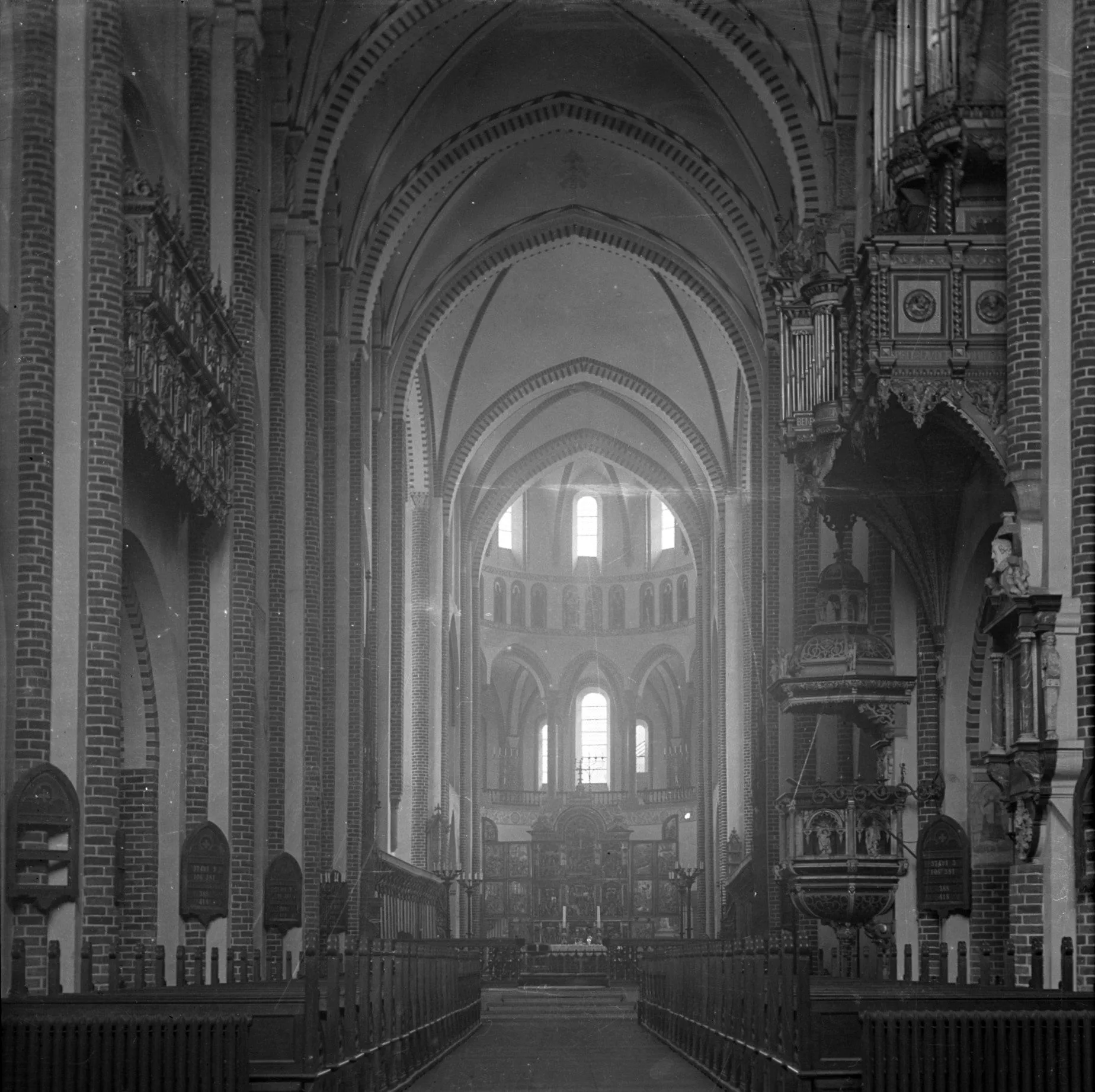 90.295 Roskilde domkirke cirka år 1905-10