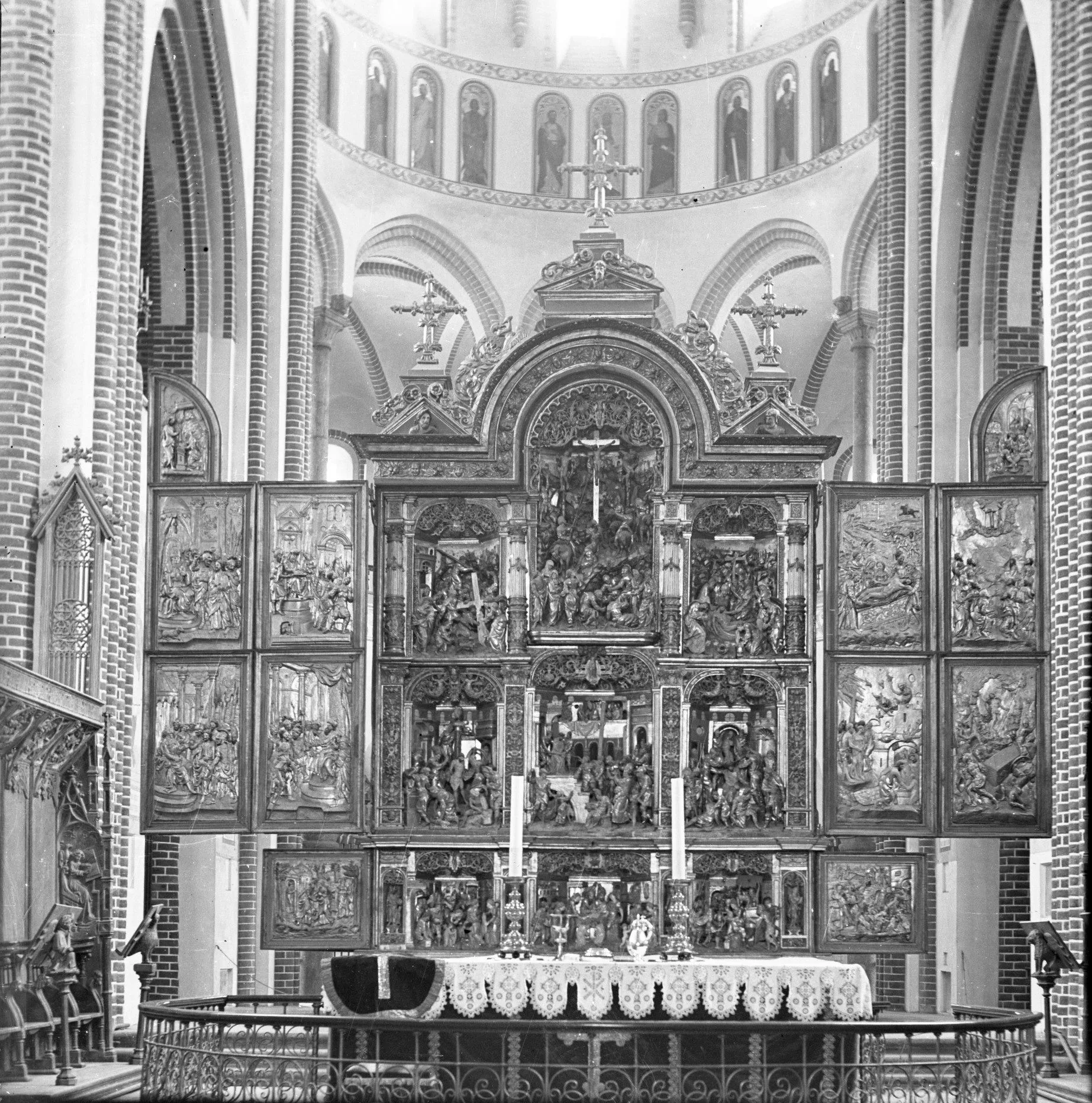 90.296 Roskilde domkirke cirka år 1905-10