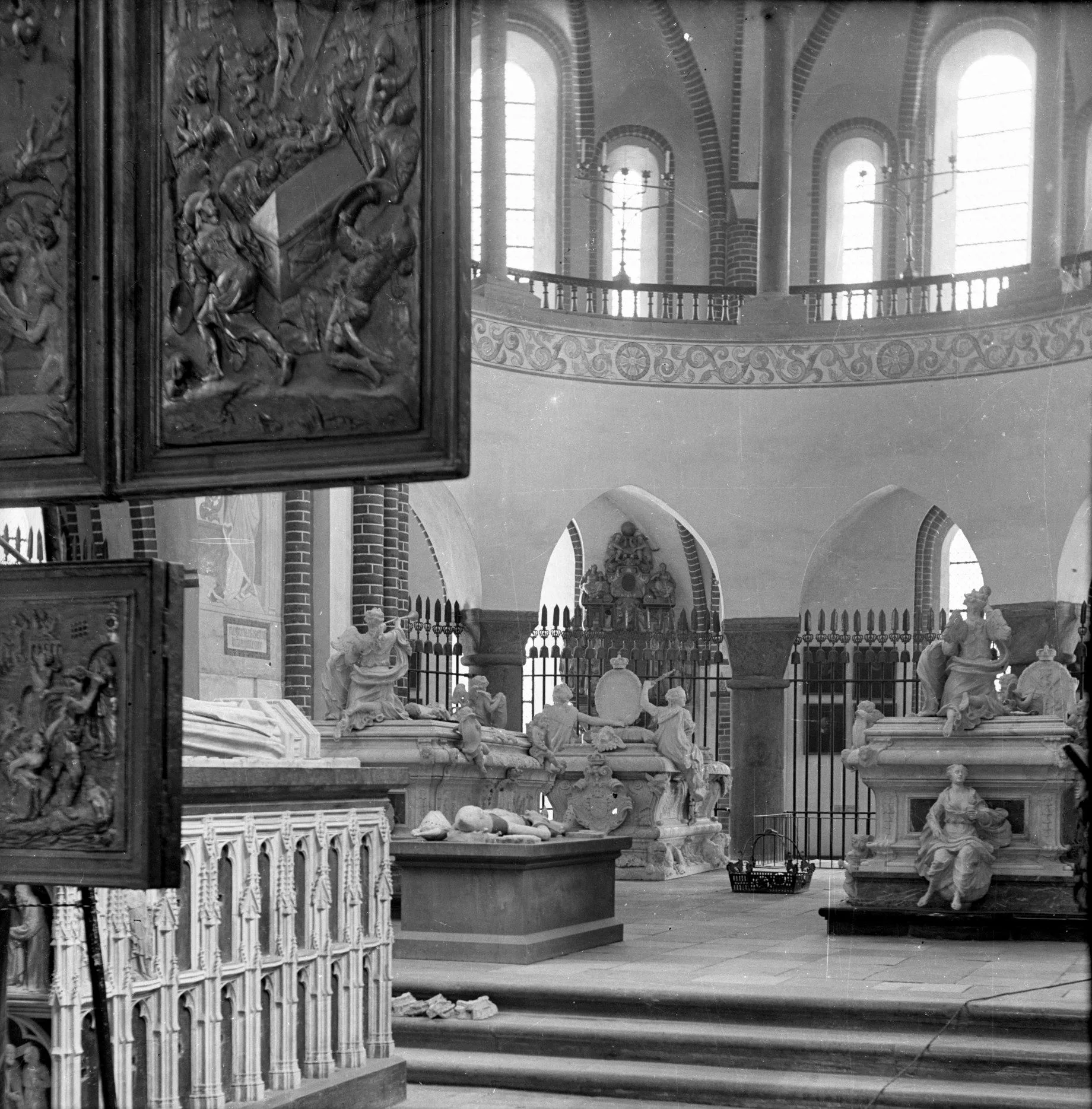 90.297 Roskilde domkirke cirka år 1905-10