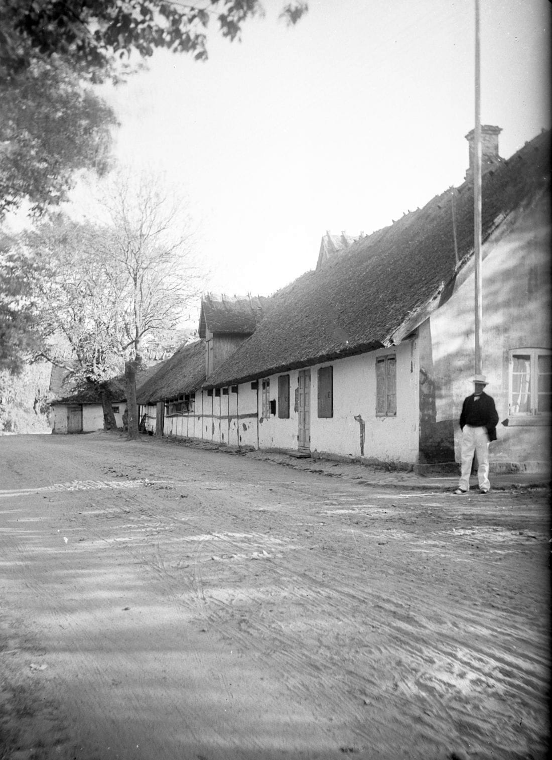 90.729 Fogedgården i Tisvildeleje by.