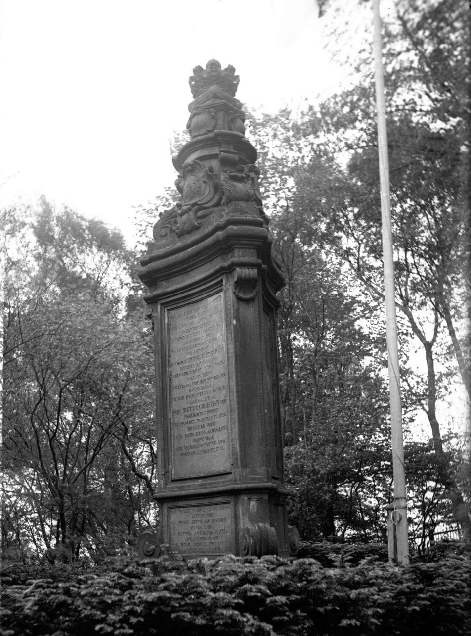 90.730 Sandflugtsmonumentet i Tisvilde by.