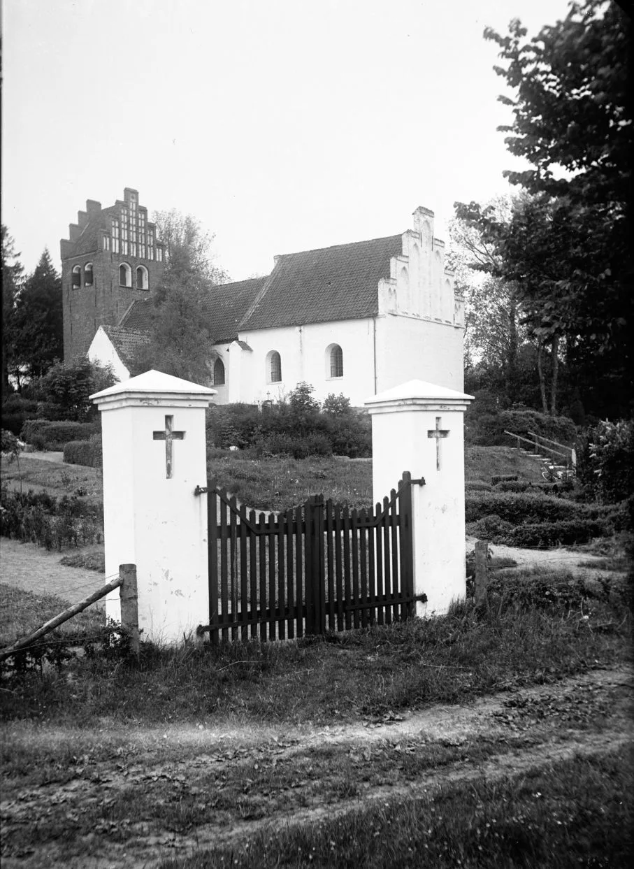 90.833 Tibirke kirke