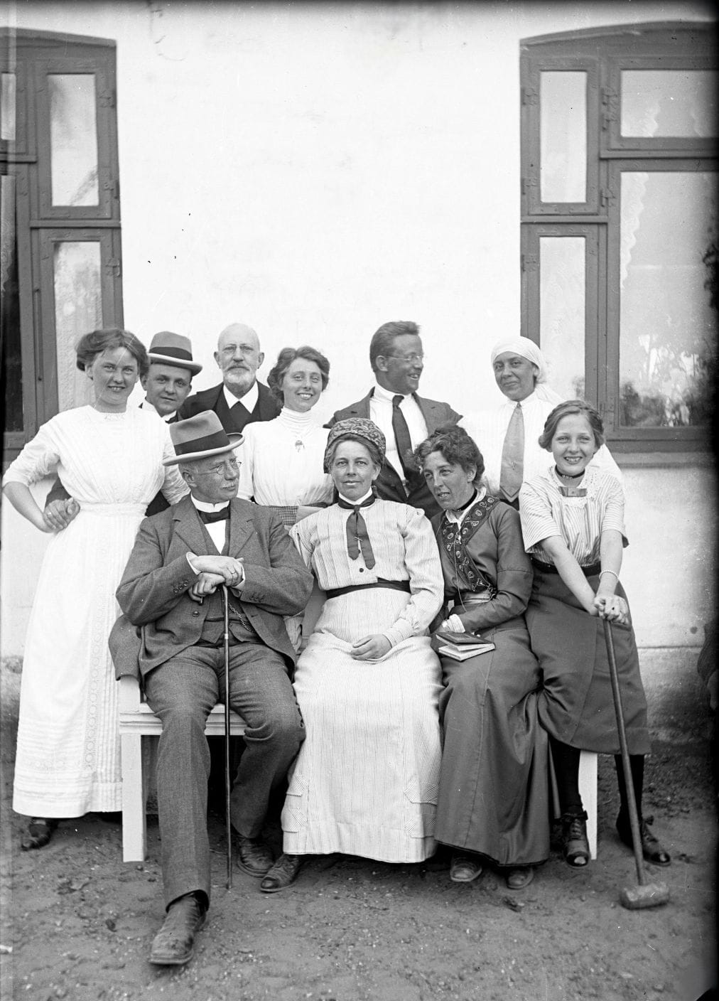 90.838 foran villa Poulstrup, Tisvilde. Se også 90.834