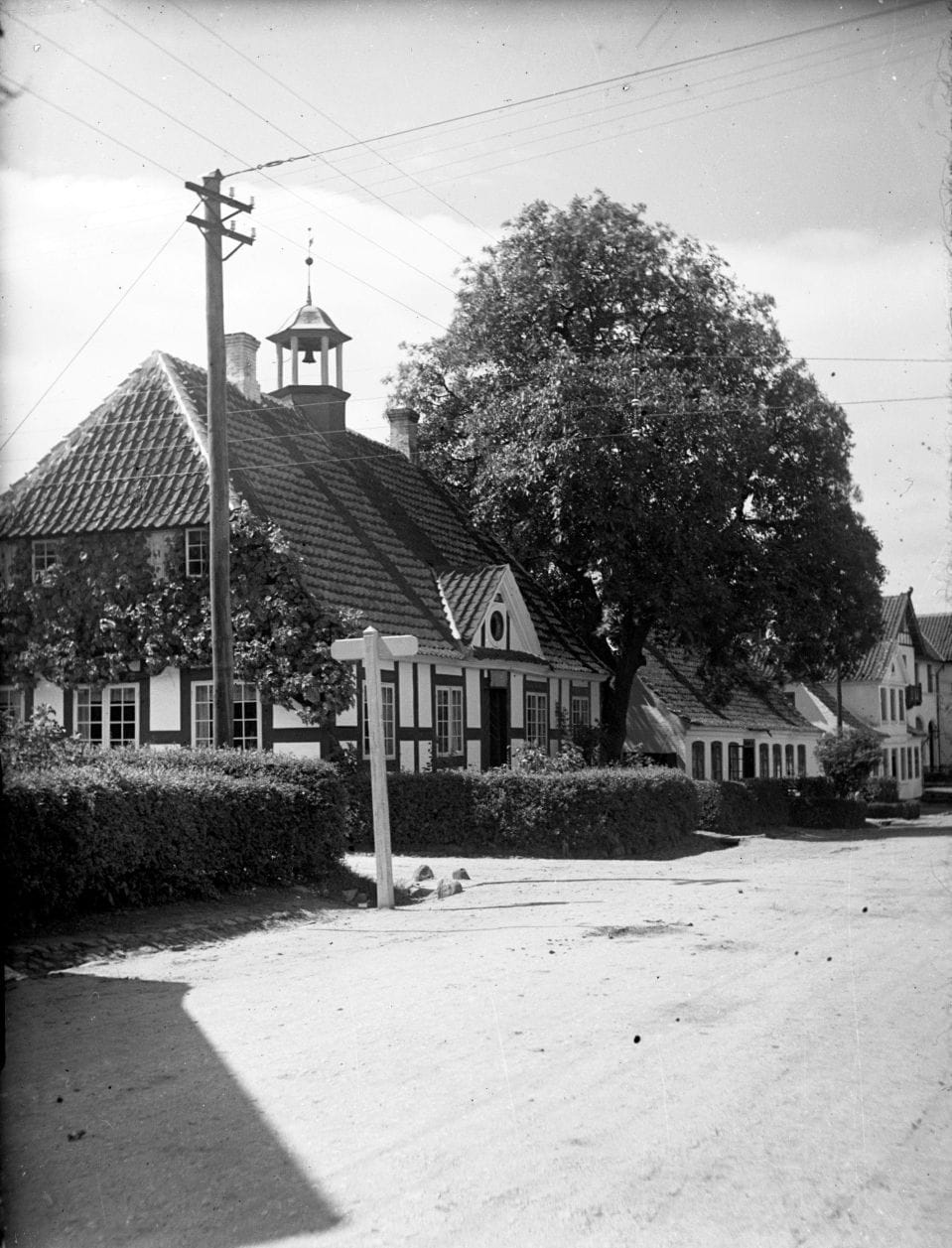 90.978 Den gamle skole i Troense.