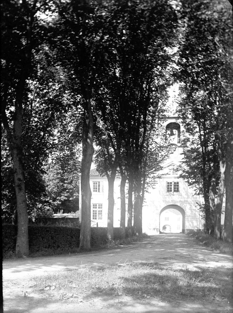 90.980 Port til Valdemars slot.