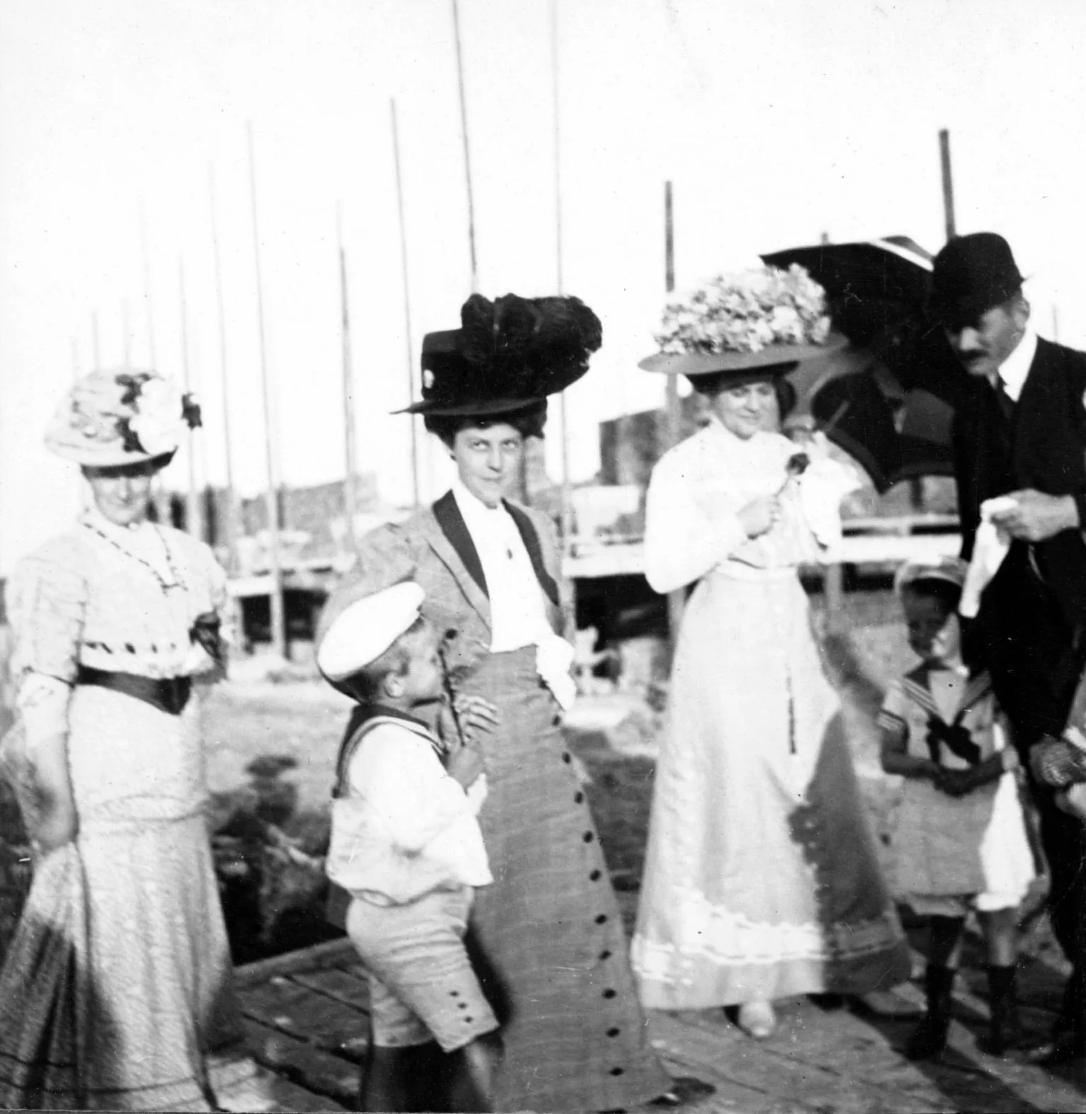 81.10 Bolbrohøj i sin vorden. Byggeri 1909.