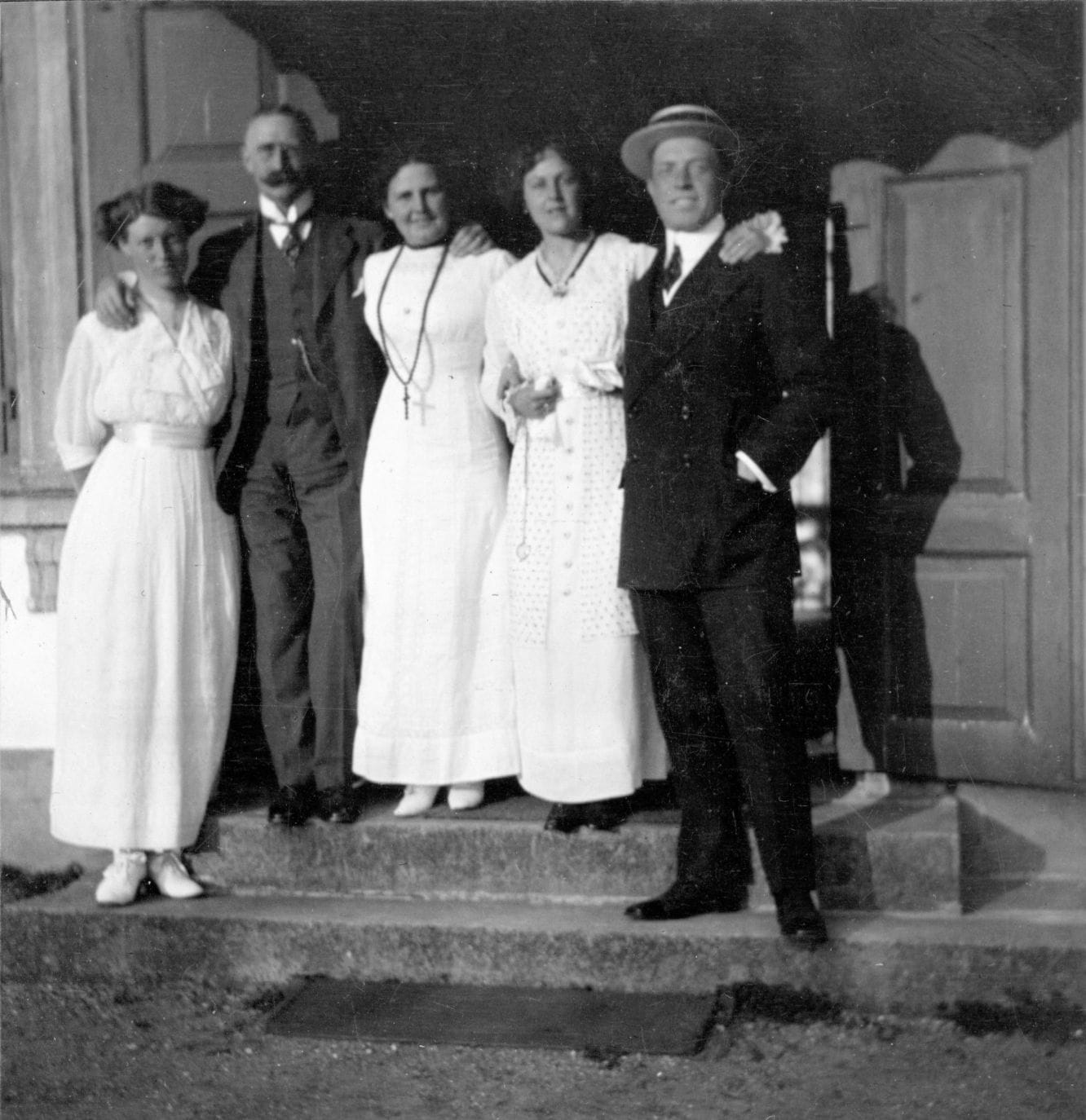 81.54 grosserer Søren Jensen, nr. to fra venstre.