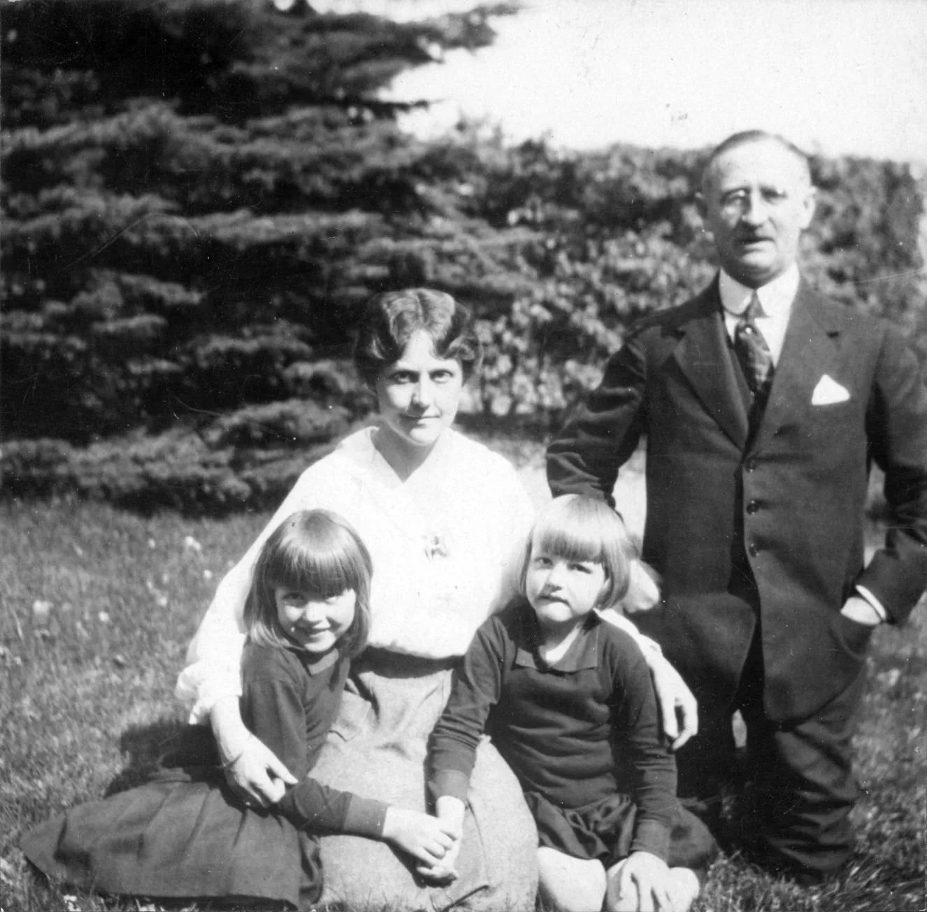 81.80 Søren Jensen, Vitte, Jutte og Bitten. Norske huse 1920