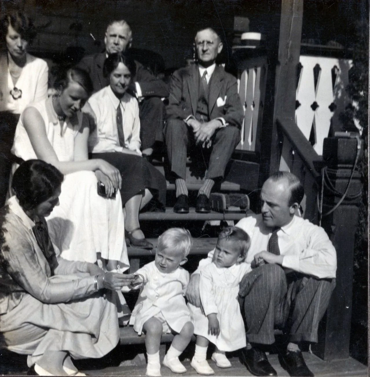 81.81 Søren Jensen øverst th. Norske huse.