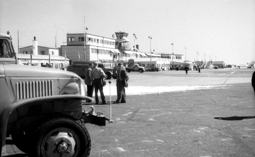 100.3.196 Københavns lufthavn.