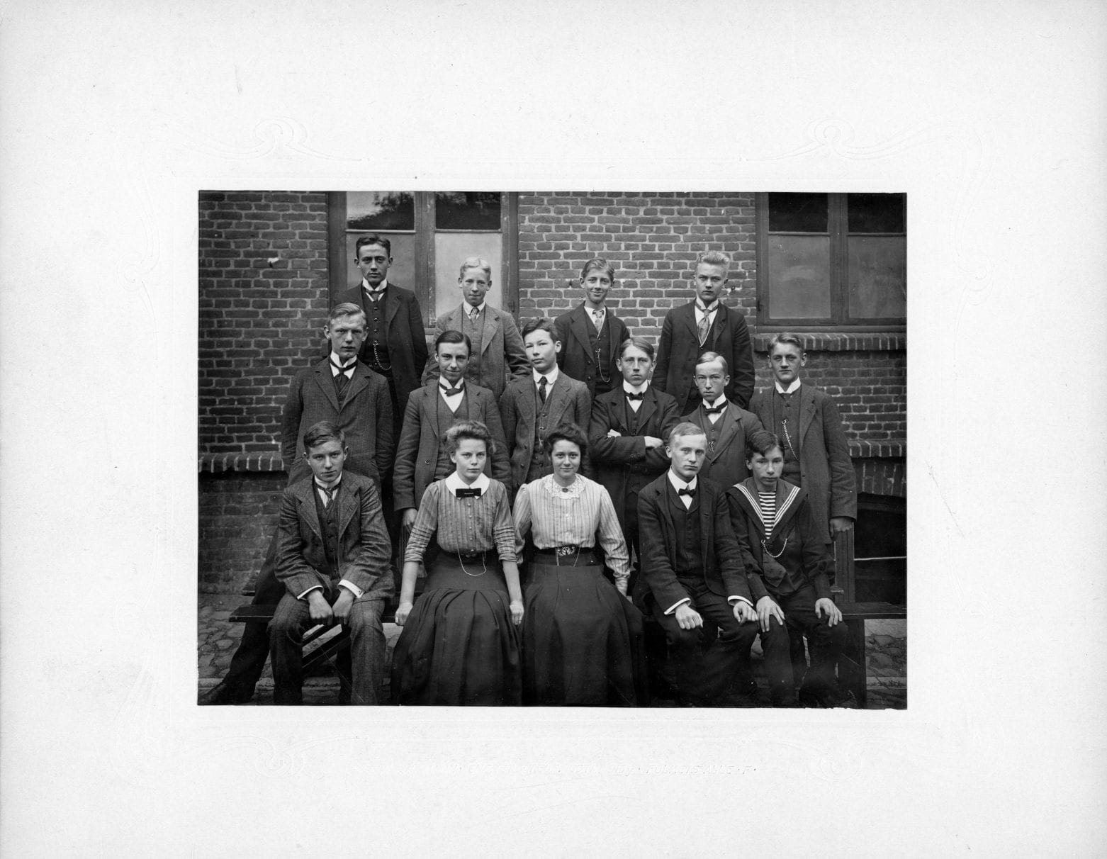 14551.142 C. Bies klassekammerater i Randers 1911 eller 12. Mange navne på bagsiden.