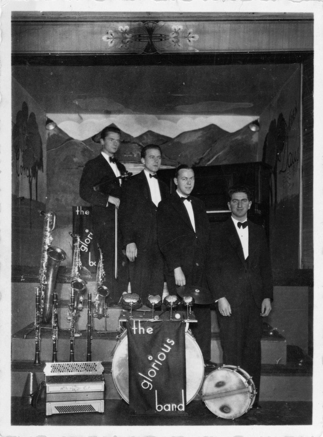 14559.5 The glorious band. Ukendt.