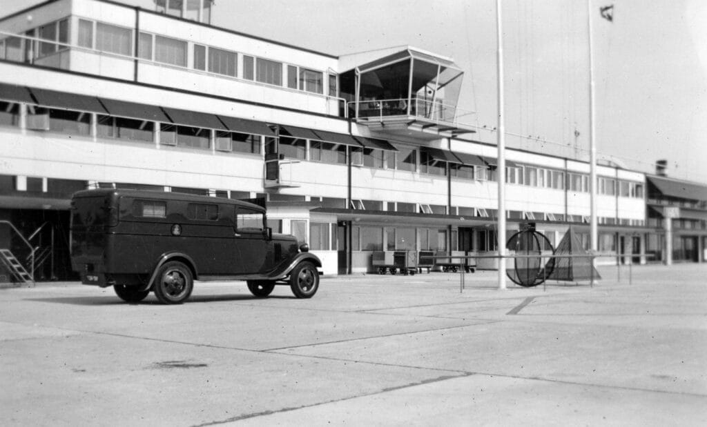 56.4 Københavns lufthavn cirka år 1949.