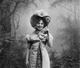 14608.11 Gudrun Carlson i Wienerblod.Kort stemplet år 1906.