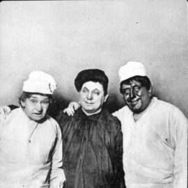 14608.138 Herrerne Sophus Neumann, Valdemar Kolling og Elith Pio i Faldgruben. Casino.