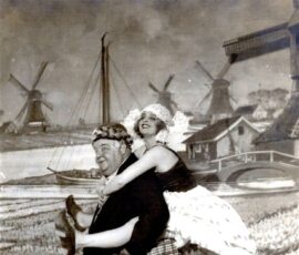14608.50 Skuespiller Oskar Stribolt, og skuespillerinde Ingeborg Bruun Berthelsen. Det er fra Scala Revyen.
